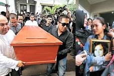 Polisi Buru Teman Dekat...