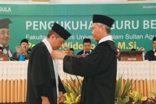 Setahun, Gubes Wajib...