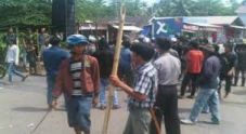 Warga Dua Desa di Maluku...