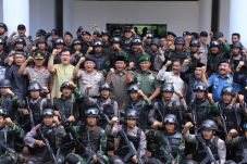 Sering Bentrok, TNI/Polri...