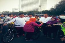 Jokowi Hebohkan Car...