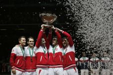 Disebut Pahlawan, Federer...