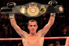 Quigg Sukses Pertahankan...