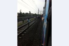 Tersambar Petir, Kereta...