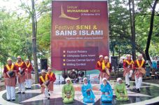 Ratusan Siswa Ramaikan...