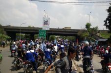 Water Canon Hadir, Blokade...