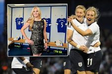 Pesepakbola Wanita Ini...