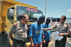 Pencuri Spesialis Truk...