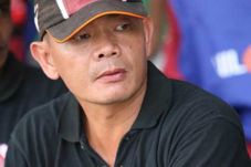 Persegres Memakai Pelatih...