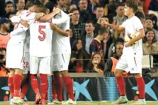 Sevilla Ingin Pertahankan...