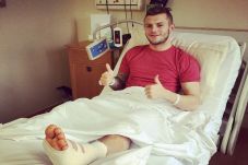 Wilshere Naik Meja Operasi
