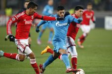 Zenit Kerja Keras Bungkam...