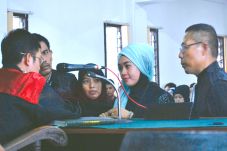 Pengacara Ervani Pertanyakan...