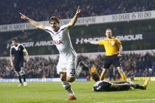 Spurs Kokoh Dipuncak...