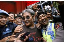 Pollycarpus Bebas Bersyarat,...