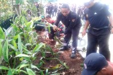 Buruh Purwakarta Gelar...