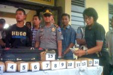 Remaja Jual Ganja untuk...