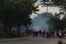 Bentrokan Warga Pecah...