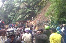 Longsor Terjang 8 Kecamatan
