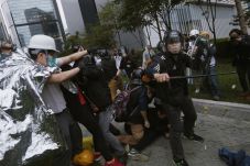 Hong Kong Memanas Lagi,...