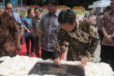 Toyota Lebarkan Sayap...