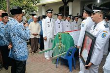Ratusan Pelayat Antar...