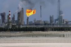 Keputusan OPEC Untungkan...