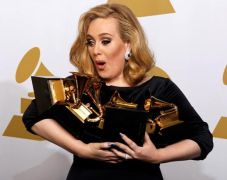 Adele Kerjakan Album...