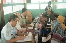 Warga 2 Desa Dukung...