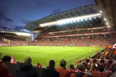 Liverpool Gelontorkan...