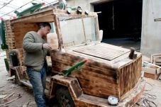 Mobil Kayu Bermesin...