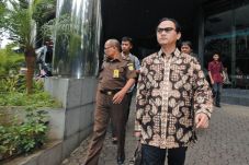 Riefan Avrian Dituntut...