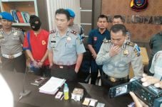 Oknum Polisi Gelar Pesta...