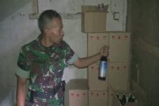 TNI Gerebek Kios Miras...