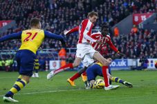 Stoke City Kubur Arsenal