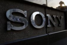 Giliran Staf Sony Terima...