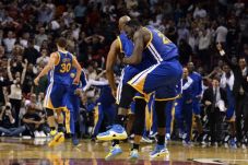 Warriors Jadikan Chicago...