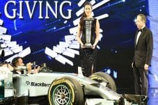 Hamilton Diganjar Penghargaan