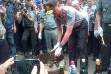 Polres Garut Musnahkan...