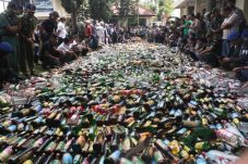 Kecolongan Miras Cherrybelle,...