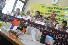Ungkap Kasus Miras Oplosan,...