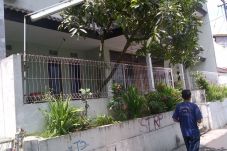 Rumah Tempat Kumpul...