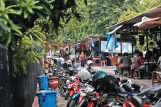 PKL Jalur Gaza Keluhkan...