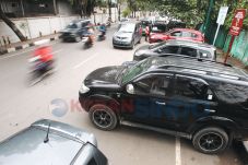 Tarif Parkir Kelas Berlaku...