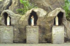 Gua Maria Kaliori, Tempat...