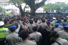 Demo Mahasiswa di Depan...