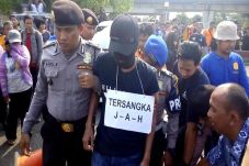 Reka Ulang Pembunuhan...