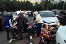 Terjebak Macet, Biker...