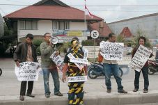 Bupati MKP Digugat LSM...