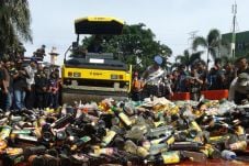 Polres Cimahi Musnahkan...